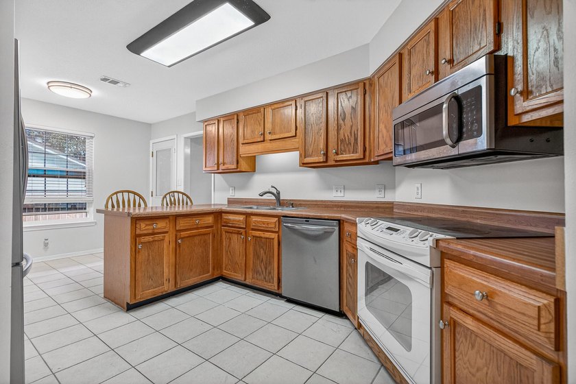 Located in the heart of Niceville, this well-maintained home - photo 11