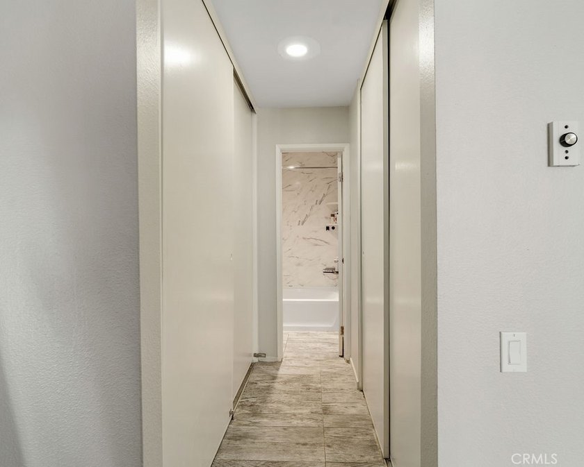 Welcome to this beautifully refreshed 1-bedroom, 1-bath - photo 12