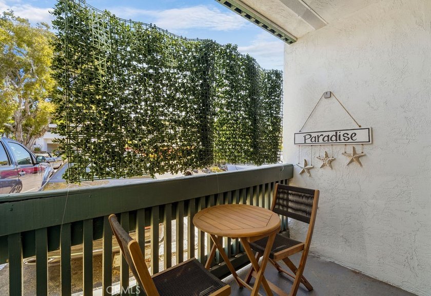 Welcome to this beautifully refreshed 1-bedroom, 1-bath - photo 15