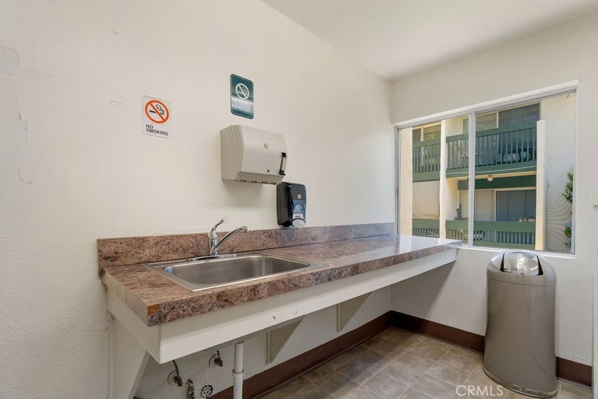 Welcome to this beautifully refreshed 1-bedroom, 1-bath - photo 17