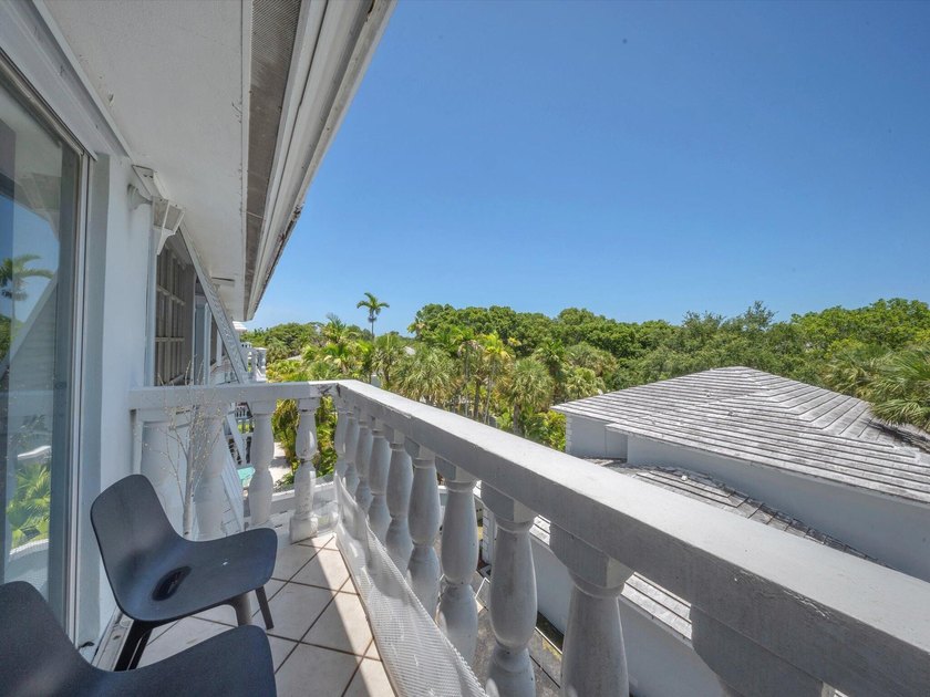 Welcome to Royal Caribbean Club in Coral Gables! This spacious - photo 23