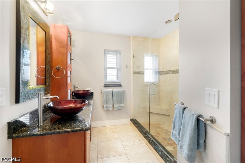 Discover the relaxed Florida lifestyle in this charming 3-bed - photo 34
