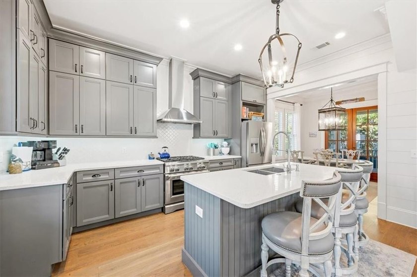Welcome to coastal luxury in the highly sought-after Ocean Oaks - photo 8