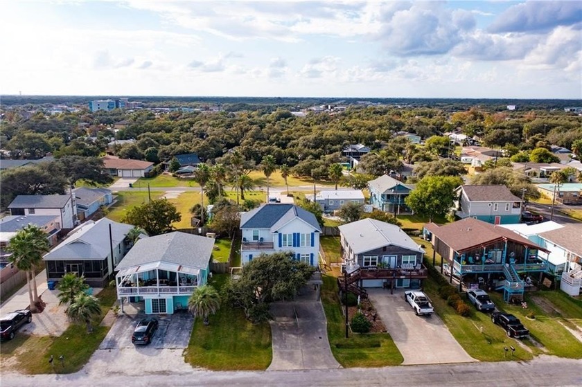 Life's a breeze in Rockport, &amp; this isn't just any home-it's an - photo 2