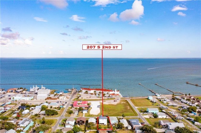 Life's a breeze in Rockport, &amp; this isn't just any home-it's an - photo 3