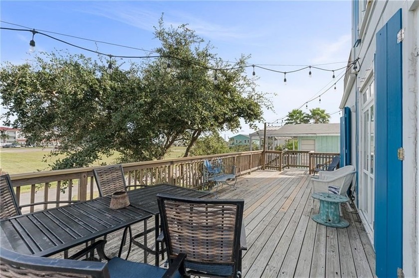 Life's a breeze in Rockport, &amp; this isn't just any home-it's an - photo 8
