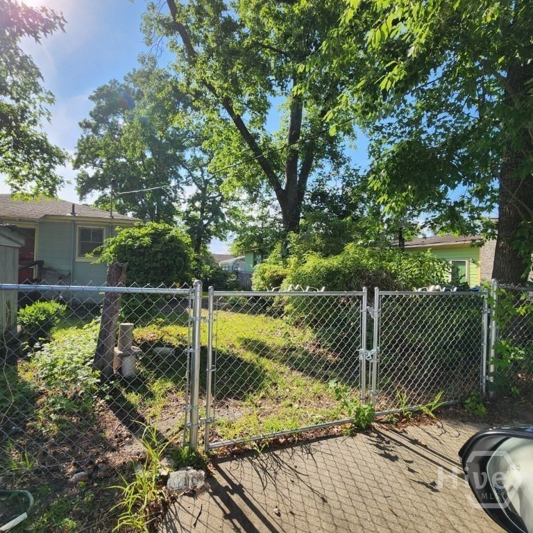 INVESTOR SPECIAL! Fantastic opportunity to own a 3-bedroom - photo 12