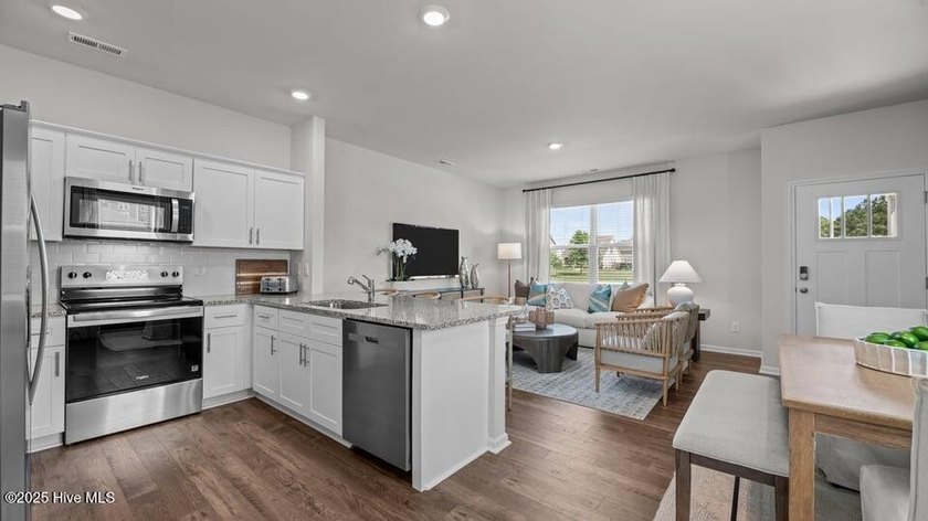 Come tour 2033 Clock Rd.! One of our new townhomes at Clock Rock - photo 5