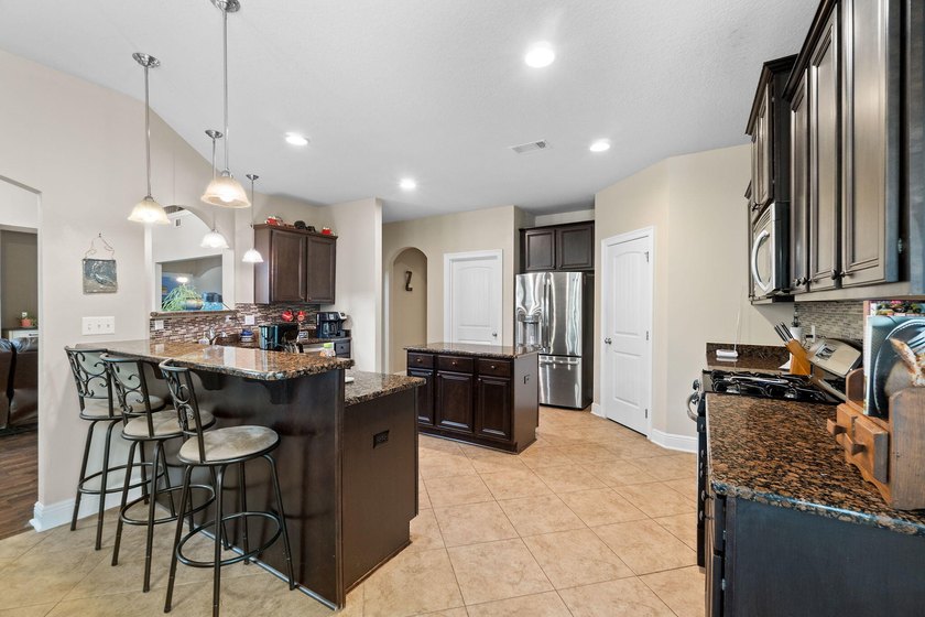 Luxury Living in Gated Nature Trail | 6BR + Bonus | Seller - photo 13