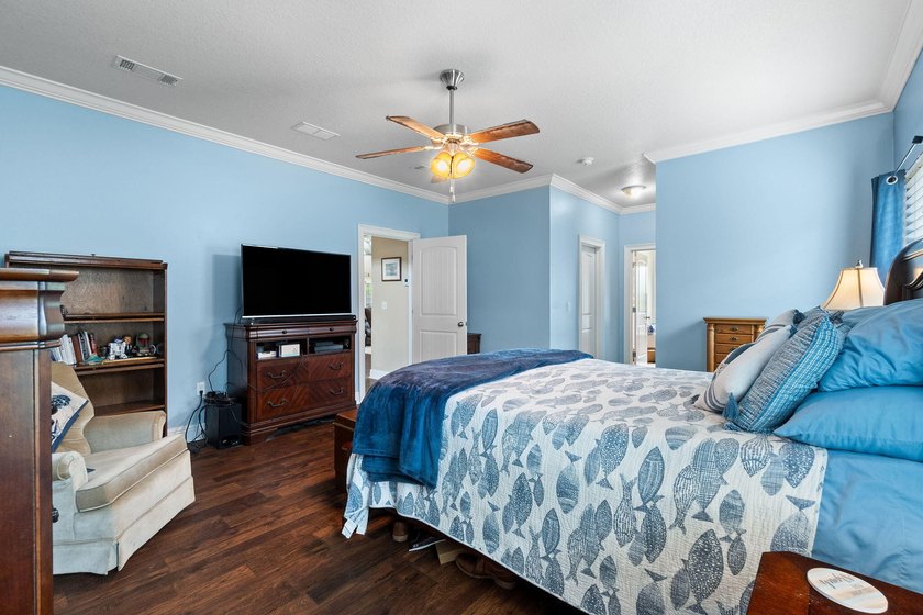 Luxury Living in Gated Nature Trail | 6BR + Bonus | Seller - photo 16