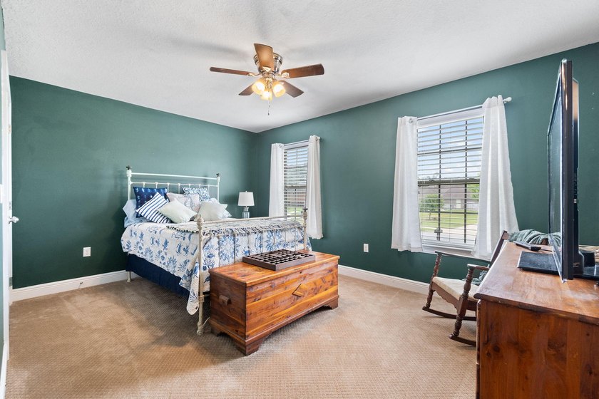 Luxury Living in Gated Nature Trail | 6BR + Bonus | Seller - photo 20