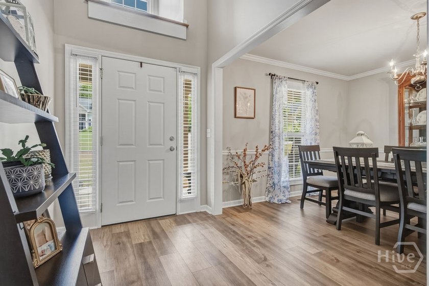 The classic brick &amp; siding exterior welcomes you with a - photo 4