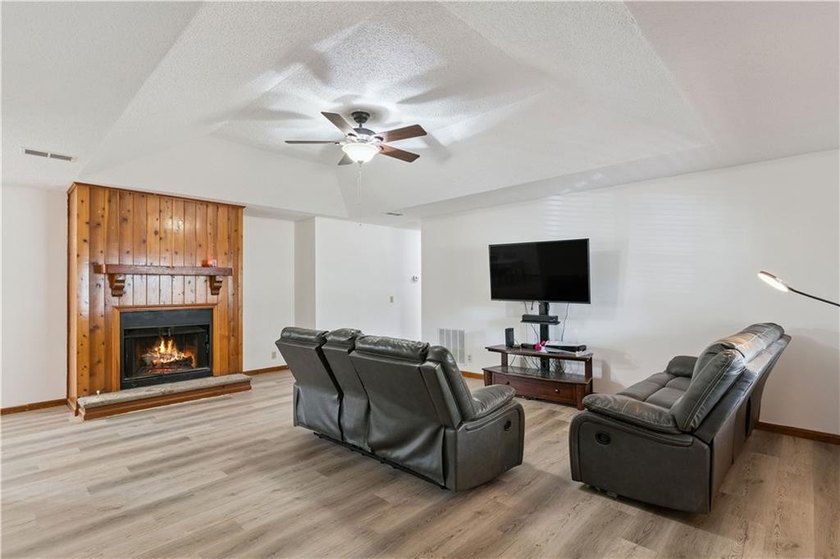 Recently updated to include new vinyl plank flooring and paint! - photo 7