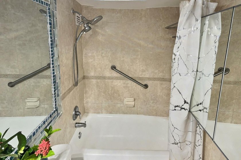 Lowest price ocean view with separate balcony in the building! - photo 8