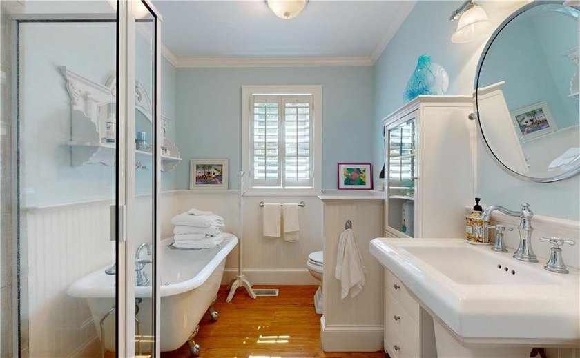 ***New Roof*** Welcome to your dream coastal retreat just 2.5 - photo 10