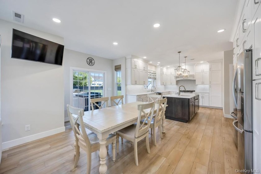 Welcome to 25 Maidstone Lane in Wading River-an exceptional - photo 12