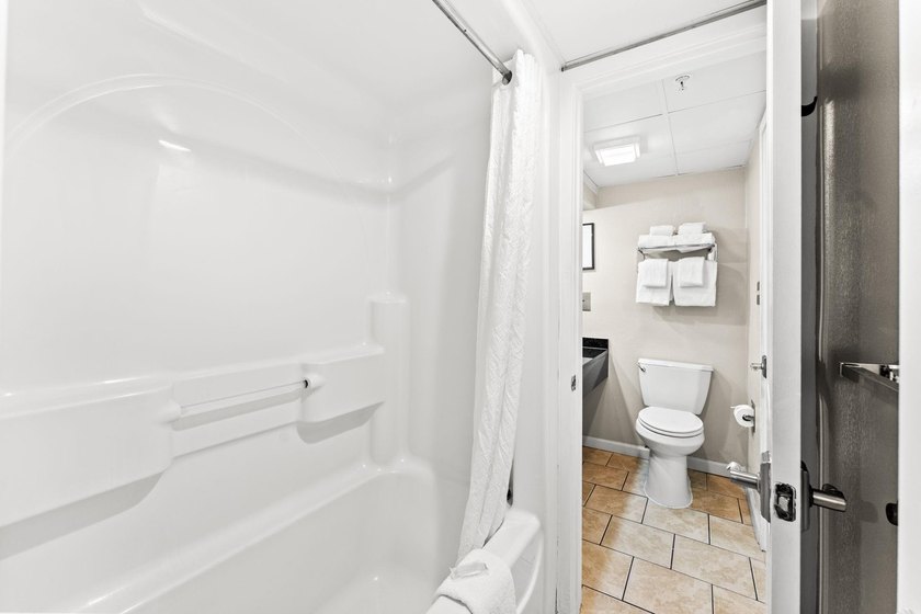 Welcome to Unit 1439 at the Landmark Resort. This is a fabulous - photo 15