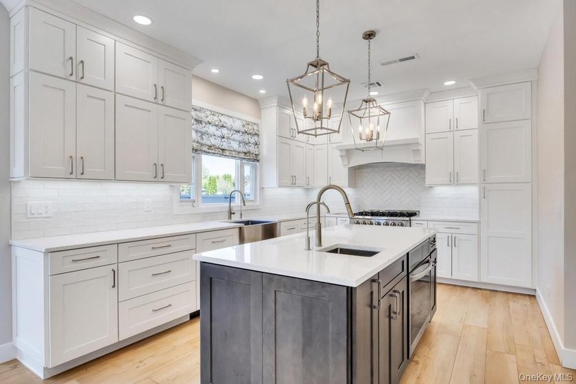 Welcome to 25 Maidstone Lane in Wading River-an exceptional - photo 15
