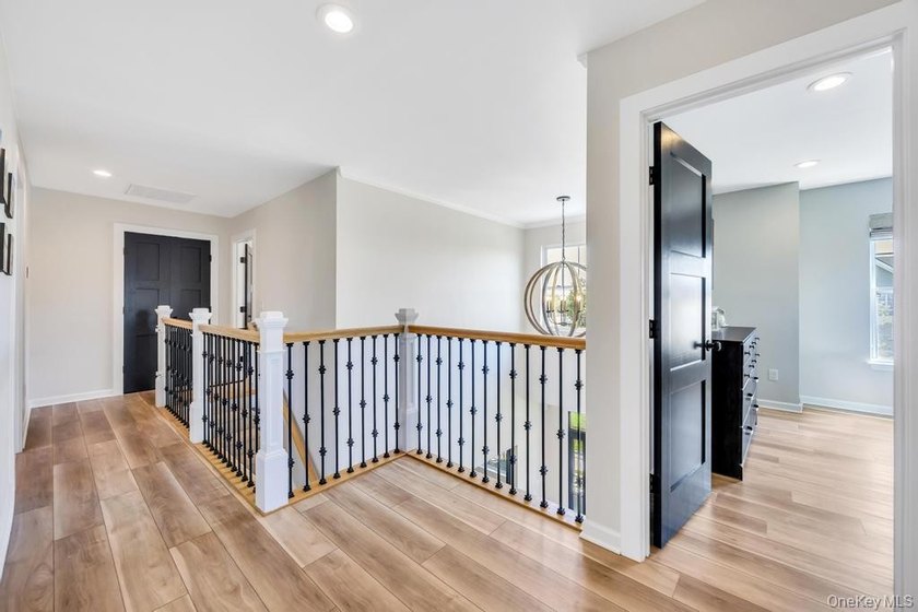 Welcome to 25 Maidstone Lane in Wading River-an exceptional - photo 22