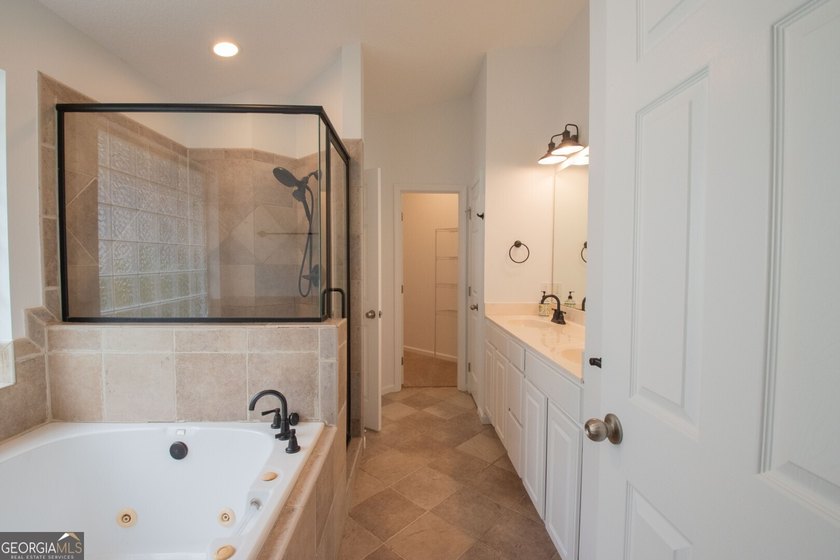 Beautiful well maintained home in Osprey Cove with brand new LVP - photo 23