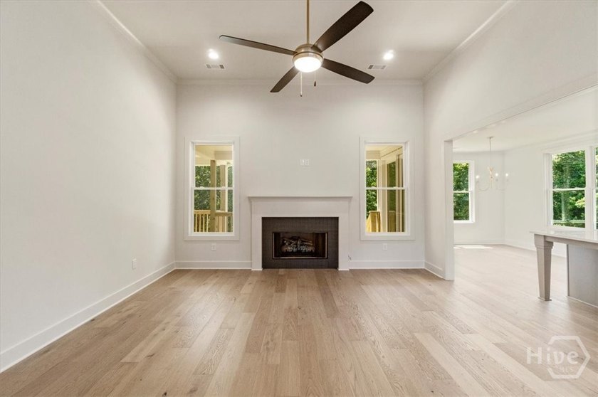 Welcome to 1609 Meadow Lakes Drive This exceptional 6-bedroom - photo 4