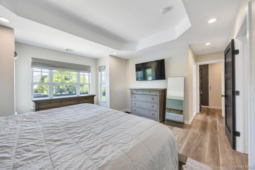 Welcome to 25 Maidstone Lane in Wading River-an exceptional - photo 24