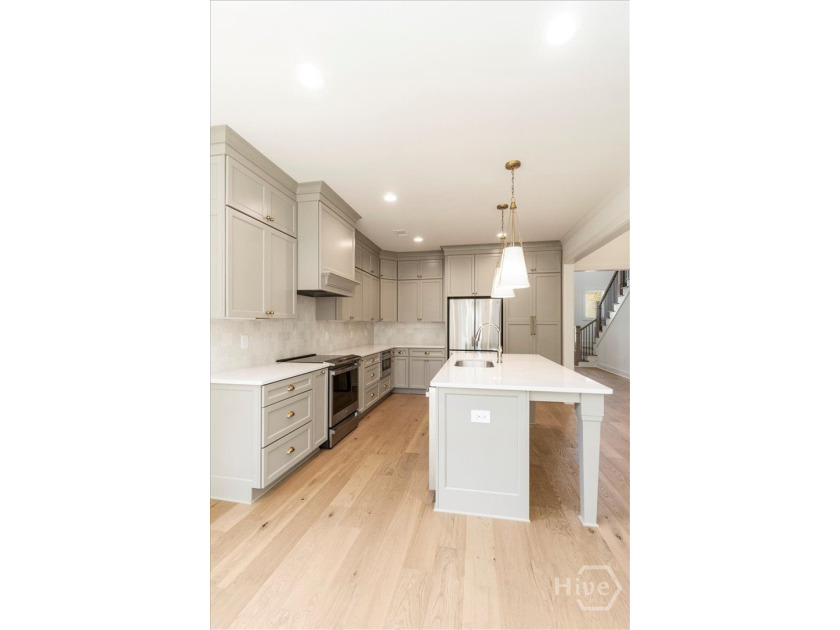 Welcome to 1609 Meadow Lakes Drive This exceptional 6-bedroom - photo 7