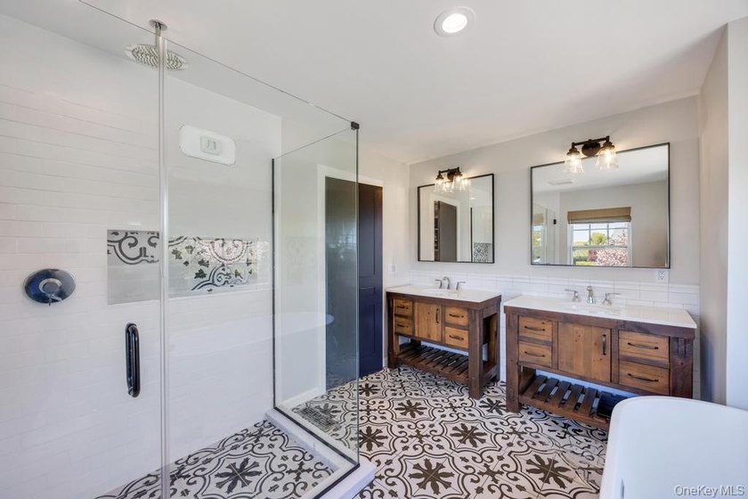 Welcome to 25 Maidstone Lane in Wading River-an exceptional - photo 27