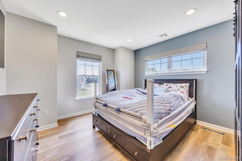 Welcome to 25 Maidstone Lane in Wading River-an exceptional - photo 32