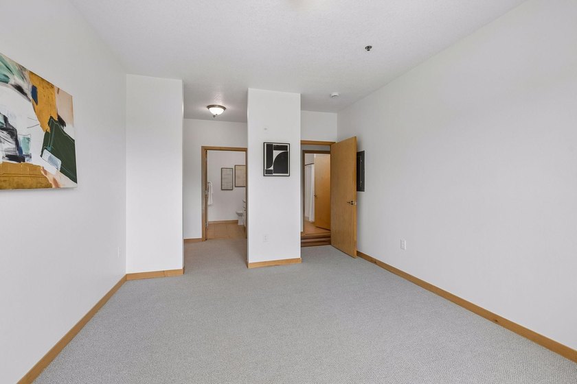 Enjoy elevated urban living in this light filled, freshly - photo 12