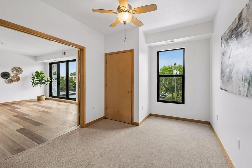 Enjoy elevated urban living in this light filled, freshly - photo 16