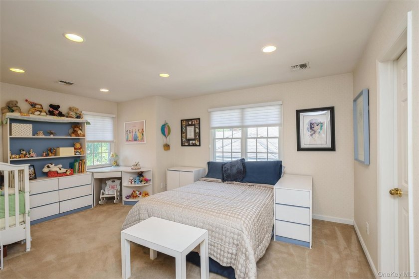 Come Live A Lifestyle in this very Desirable 24/7 Gated Golf - photo 17