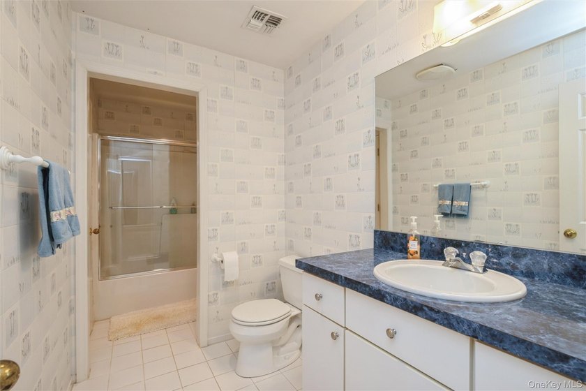 Come Live A Lifestyle in this very Desirable 24/7 Gated Golf - photo 18