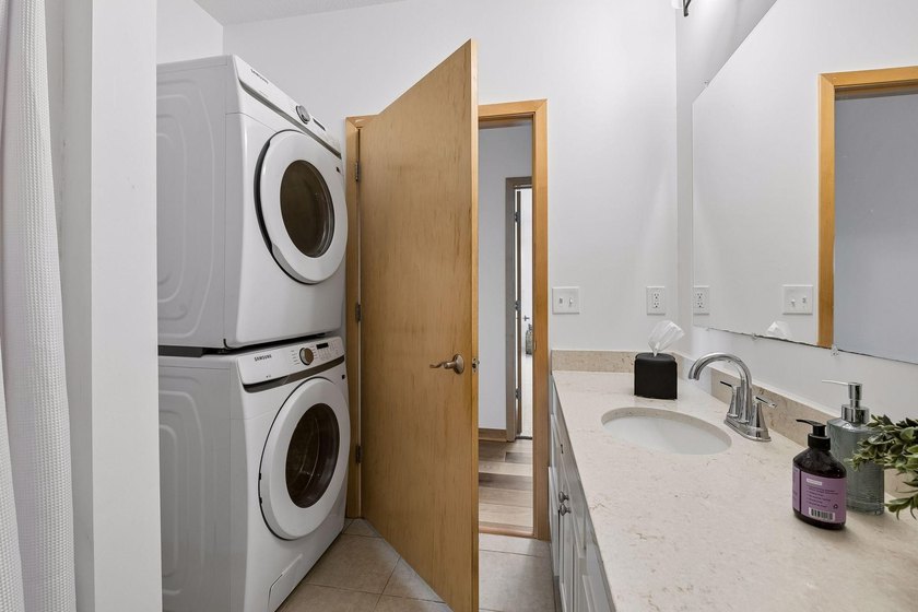 Enjoy elevated urban living in this light filled, freshly - photo 19