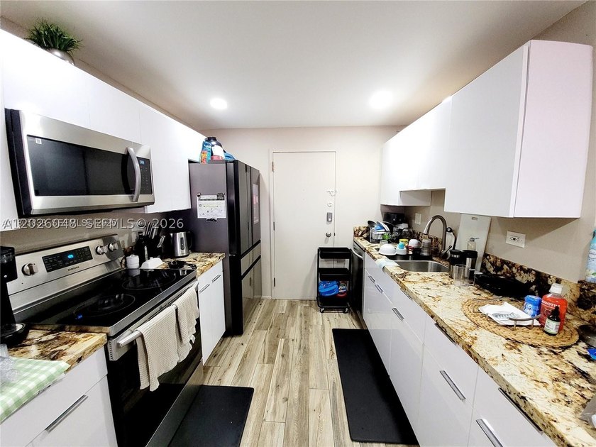 BRIGHT &amp; SPACIOUS UNIT AT CANONGATE BUILDING,1925 SQFT, 3 - photo 22