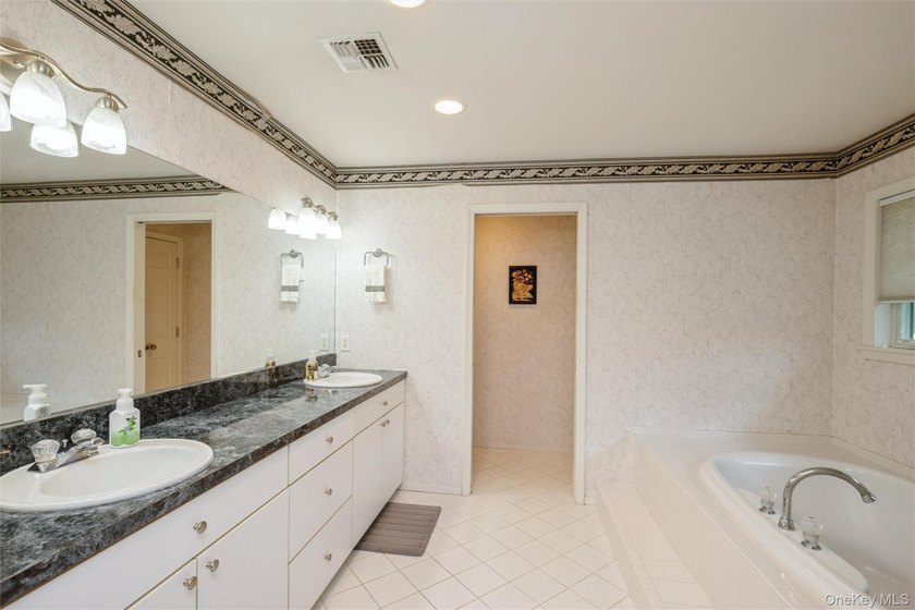 Come Live A Lifestyle in this very Desirable 24/7 Gated Golf - photo 22