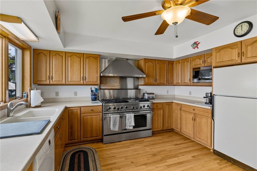 Welcome home to this exceptional 4-bedroom, 3 full bath Colonial - photo 23