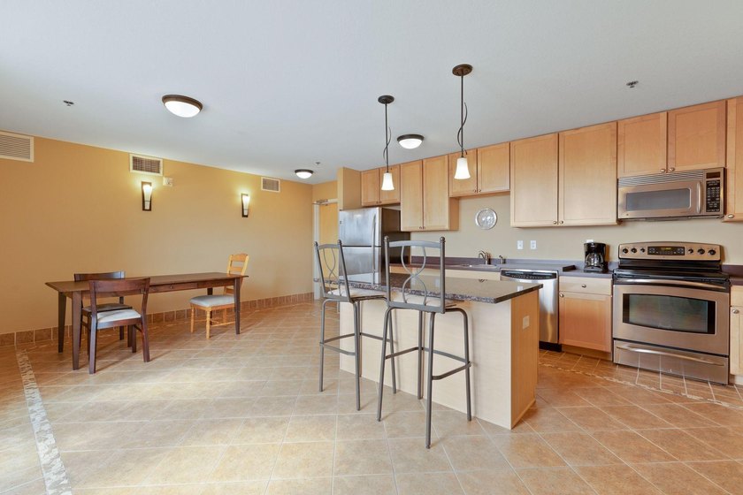 Enjoy elevated urban living in this light filled, freshly - photo 23