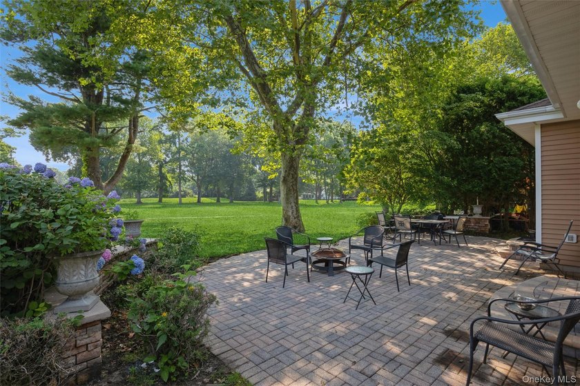 Come Live A Lifestyle in this very Desirable 24/7 Gated Golf - photo 24