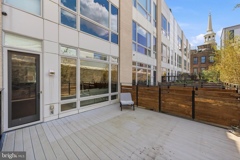 Welcome to this beautifully maintained, 10-year-young townhouse - photo 24
