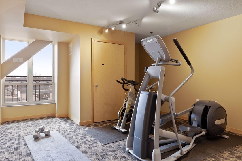 Enjoy elevated urban living in this light filled, freshly - photo 25