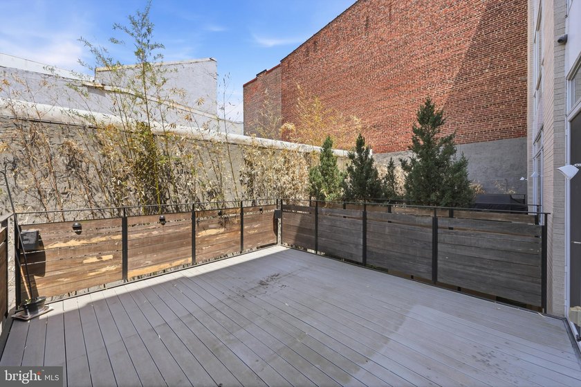 Welcome to this beautifully maintained, 10-year-young townhouse - photo 25