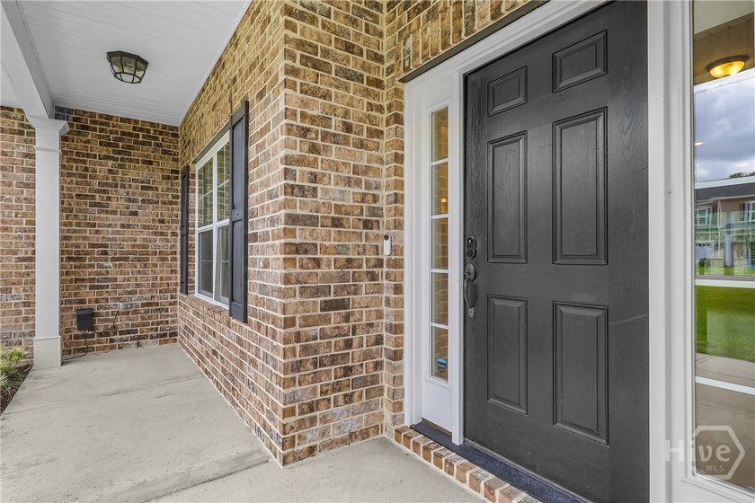 Welcome to 180 Kerry Drive, where space, privacy and modern - photo 8