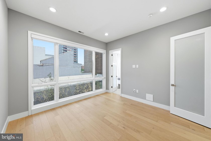 Welcome to this beautifully maintained, 10-year-young townhouse - photo 29