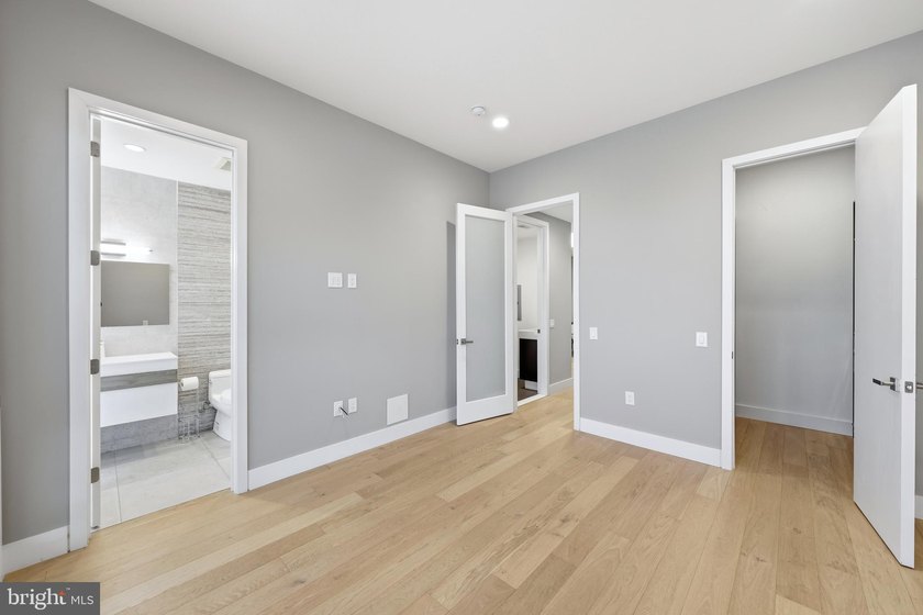 Welcome to this beautifully maintained, 10-year-young townhouse - photo 30