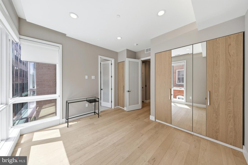 Welcome to this beautifully maintained, 10-year-young townhouse - photo 33