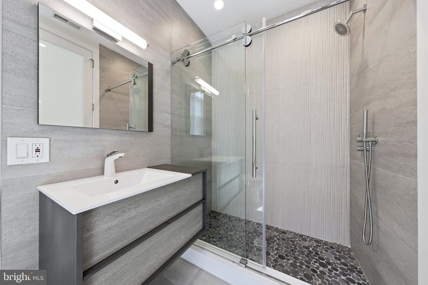 Welcome to this beautifully maintained, 10-year-young townhouse - photo 34