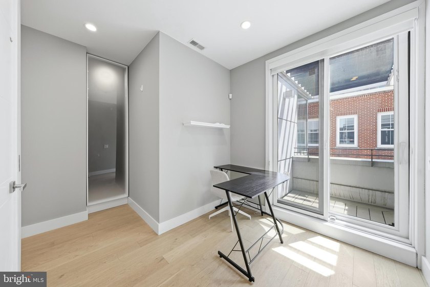 Welcome to this beautifully maintained, 10-year-young townhouse - photo 36