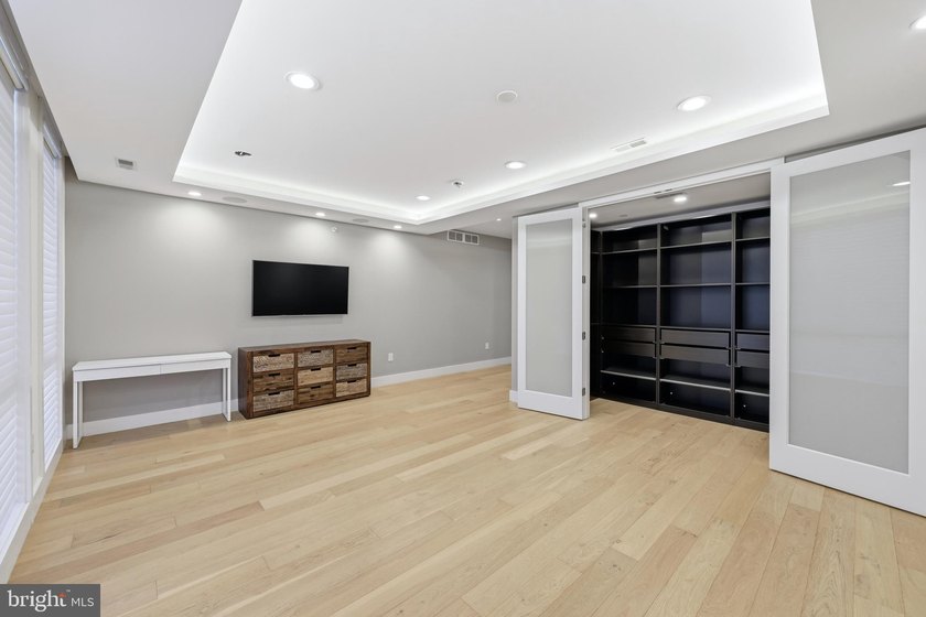 Welcome to this beautifully maintained, 10-year-young townhouse - photo 38