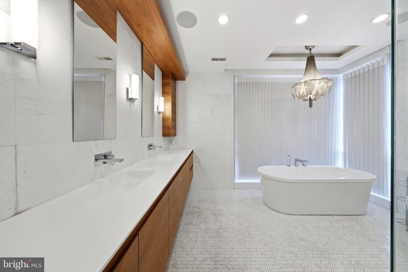 Welcome to this beautifully maintained, 10-year-young townhouse - photo 40